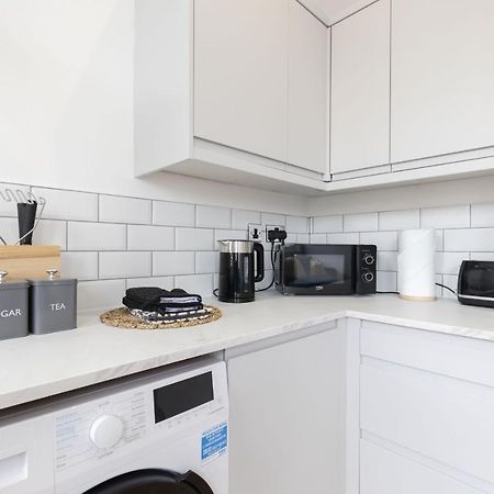 Beautifully Presented Newly Renovated City-Centre Apartment In Cheltenham Exterior foto
