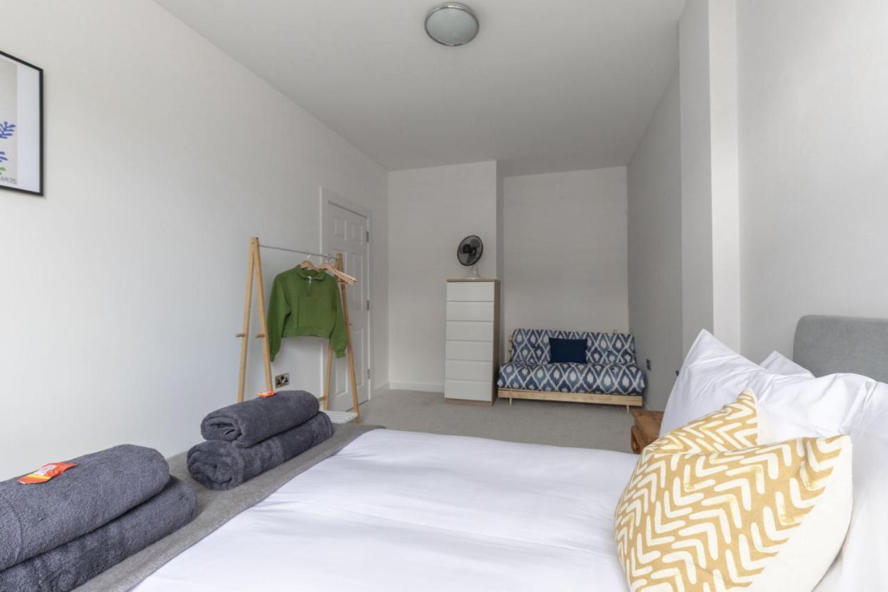 Beautifully Presented Newly Renovated City-Centre Apartment In Cheltenham Exterior foto